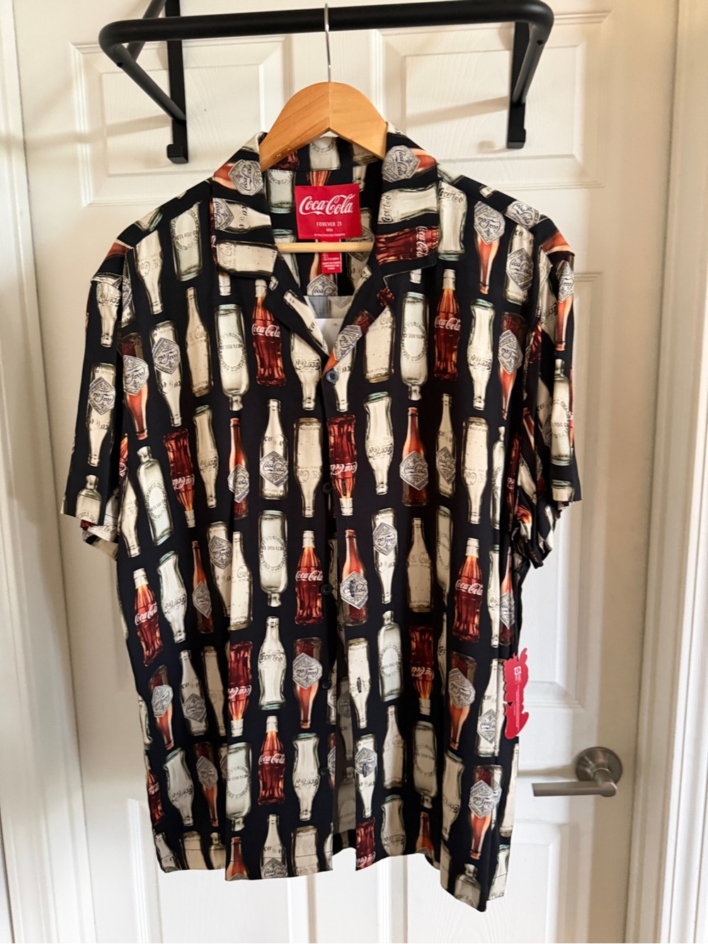 NWT Forever 21 Mens Coca-Cola Bottle Camp Shirt L New - Picture 2 of 4